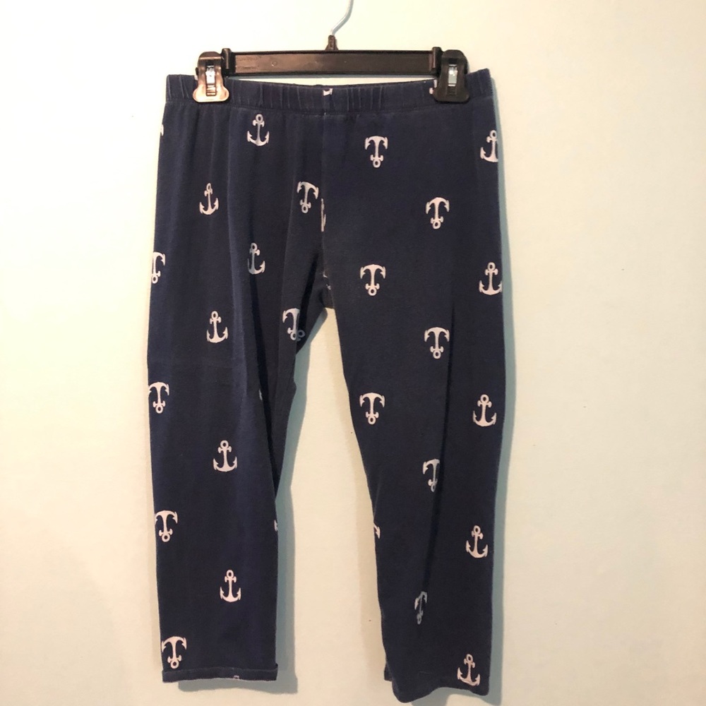 Capri leggings.